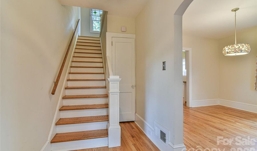 64 Arthur Rd, Asheville, NC 28806 - 2 Beds, 3 Bath