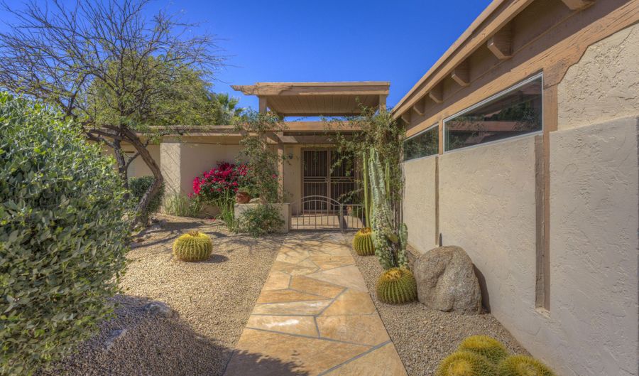 1049 N BOULDER Dr, Carefree, AZ 85377 - 4 Beds, 3 Bath