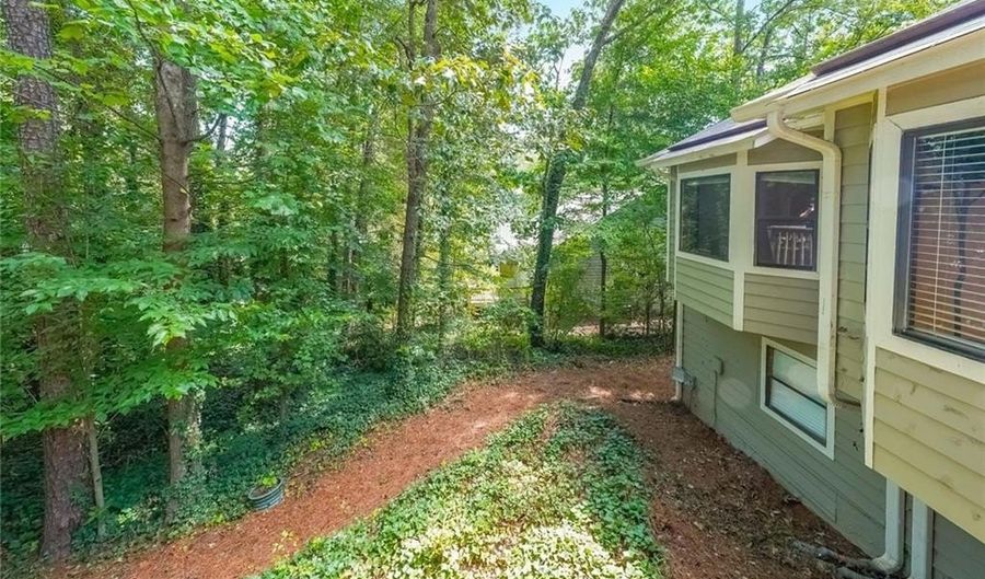 1046 SUMMER HILL Ct NW, Acworth, GA 30102 - 3 Beds, 2 Bath