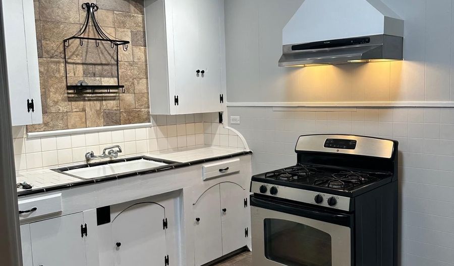 842 Geranium St #A, Baton Rouge, LA 70802 - 2 Beds, 1 Bath