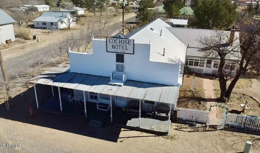 5062 N COCHISE STRONGHOLD Rd R, Cochise, AZ 85606 - 6 Beds, 6 Bath