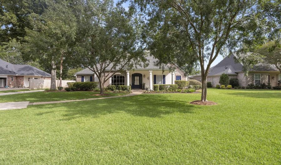 18155 Creek Hollow Rd, Baton Rouge, LA 70817 - 4 Beds, 3 Bath