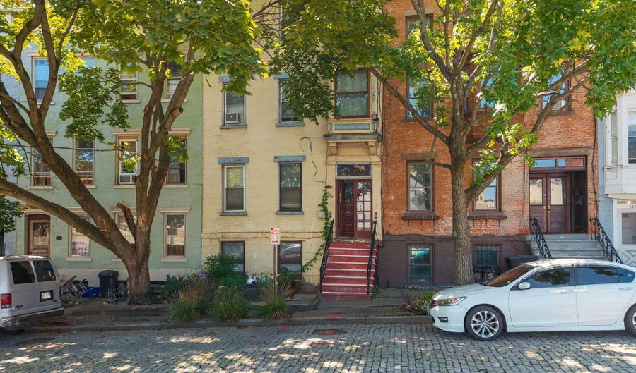 128 Hamilton St, Albany, NY 12207 - 5 Beds, 4 Bath
