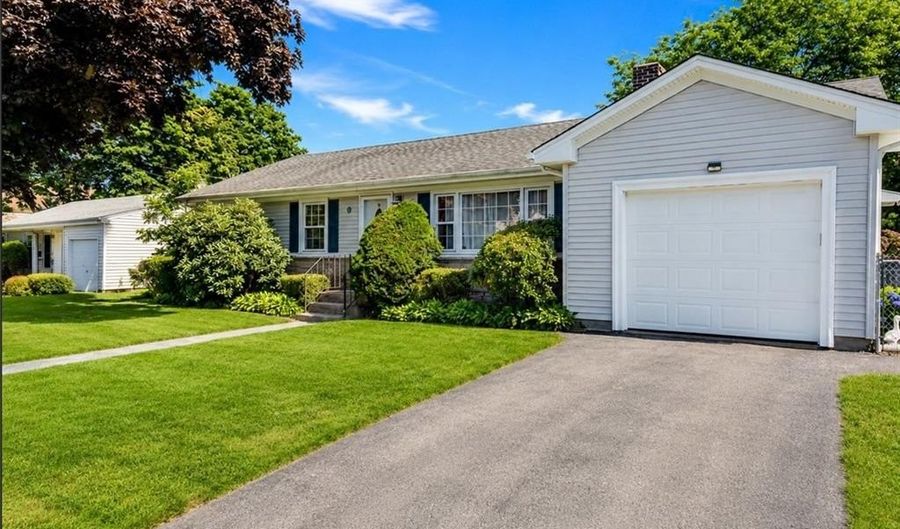 94 Wampanoag Trl, East Providence, RI 02915 - 3 Beds, 2 Bath