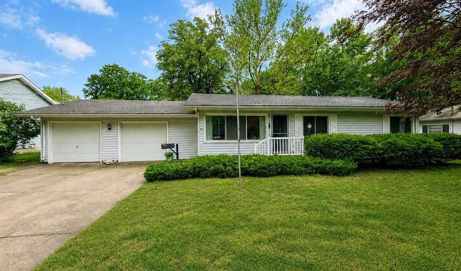 435 W Main St, Arcola, IL 61910 - 3 Beds, 2 Bath