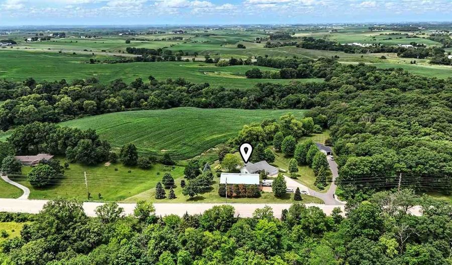 5709 Oak Crest Hill Rd SE, Riverside, IA 52327 - 4 Beds, 3 Bath