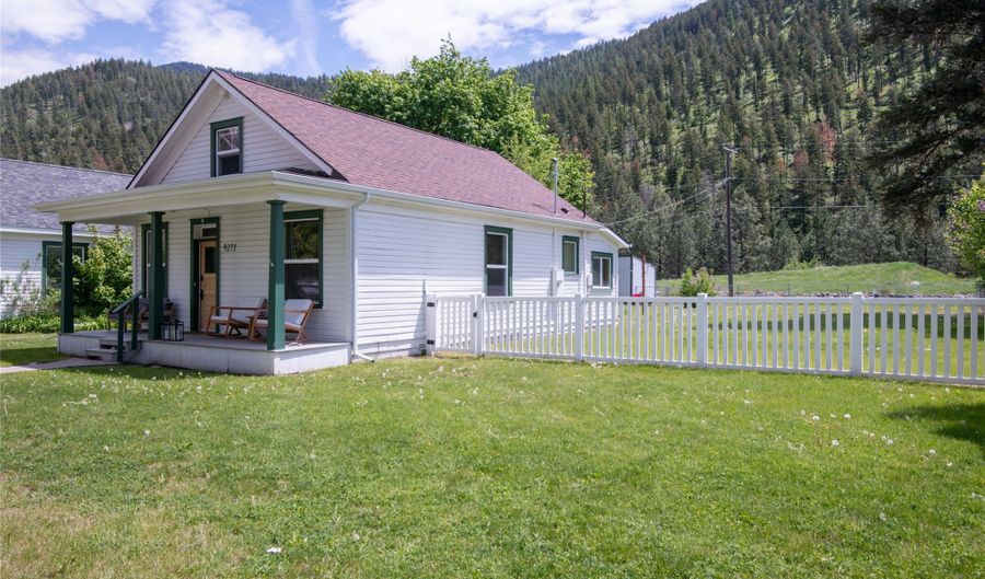 9271 Stimson Blvd, Bonner, MT 59823 - 3 Beds, 1 Bath