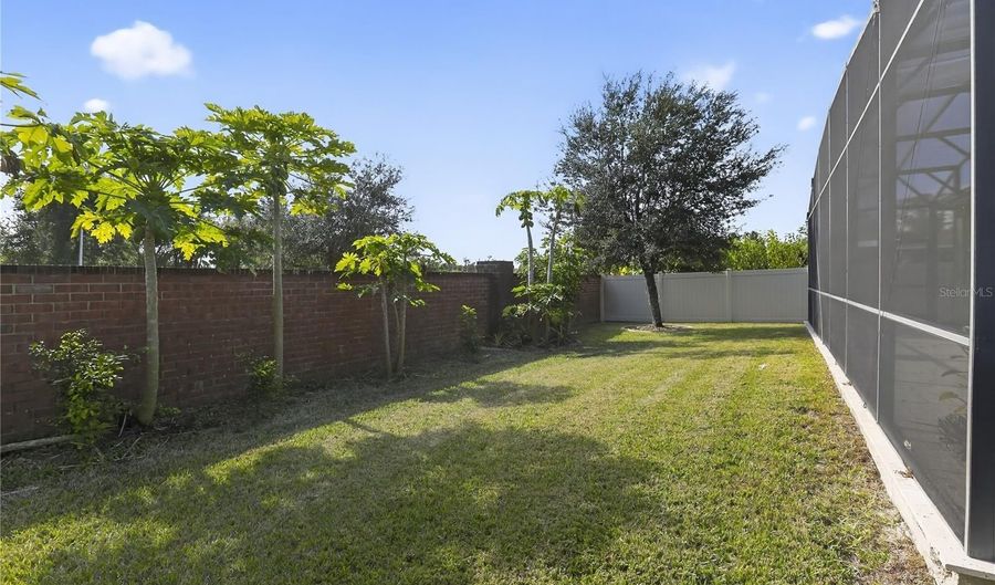 817 DUSTY PINE Dr, Apopka, FL 32703 - 5 Beds, 4 Bath