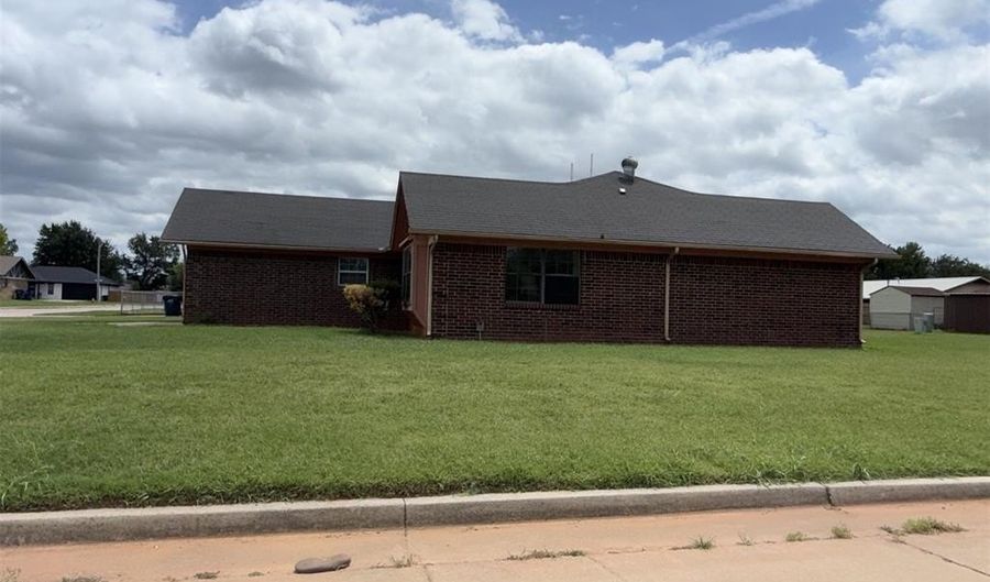 202 Redbud Dr, Anadarko, OK 73005 - 4 Beds, 2 Bath