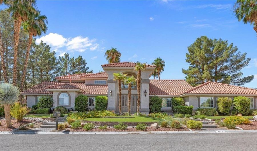 7471 Darby Ave, Las Vegas, NV 89117 - 4 Beds, 8 Bath
