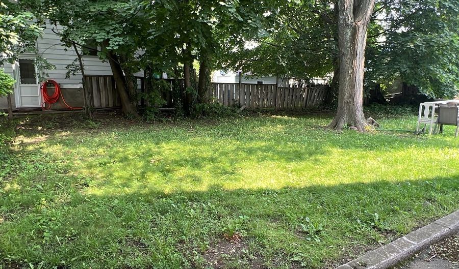 545 Lincoln Ave 3rd Fl., Bridgeport, CT 06606 - 2 Beds, 1 Bath