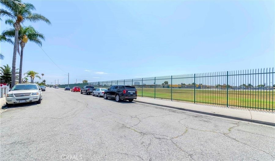 641 W Spruce St, Compton, CA 90220 - 3 Beds, 2 Bath
