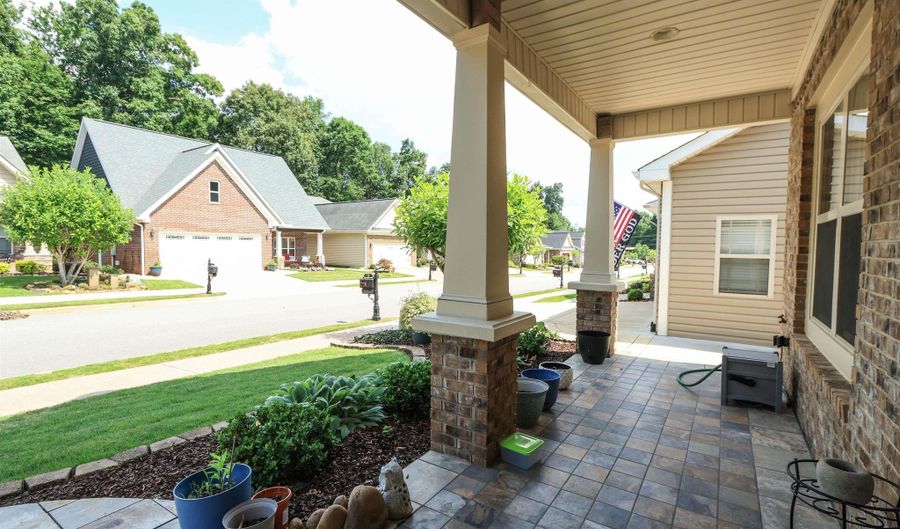 20 COBBLESTONE Dr, Anniston, AL 36207 - 3 Beds, 2 Bath