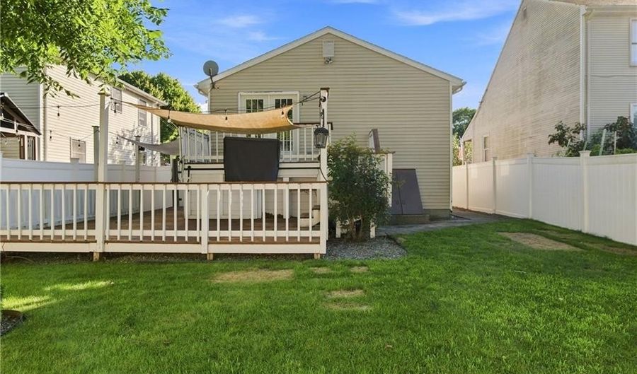105 Branch Ave, Cumberland, RI 02864 - 3 Beds, 2 Bath