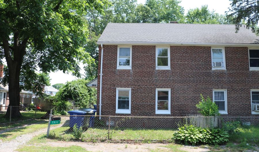 264 Pearl Harbor St, Bridgeport, CT 06610 - 3 Beds, 1 Bath