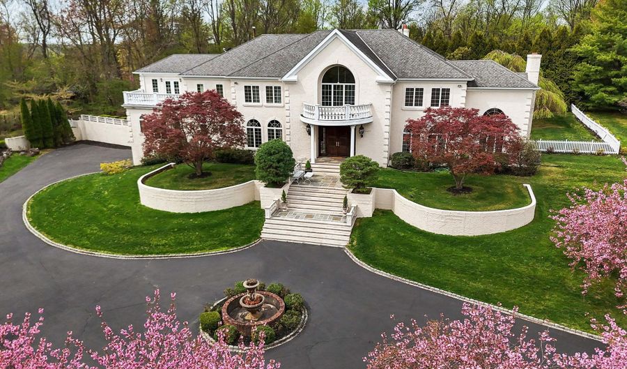 6 Hayes Ct, Atlantic Highlands, NJ 07716 - 5 Beds, 5 Bath