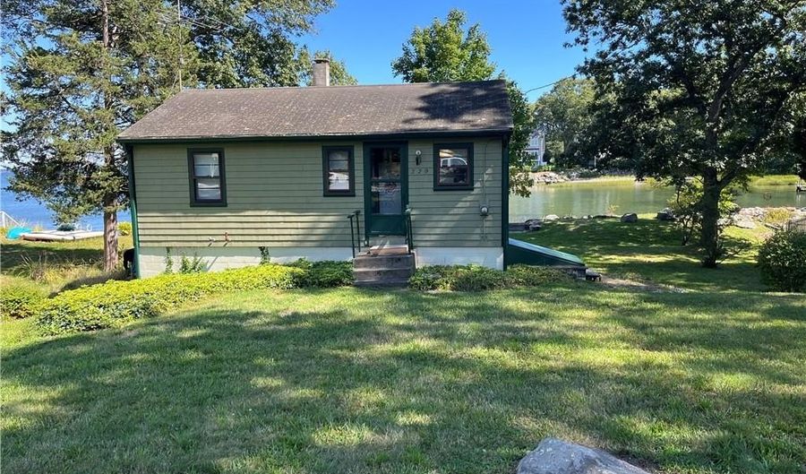 229 Earle Dr, North Kingstown, RI 02852 - 2 Beds, 1 Bath