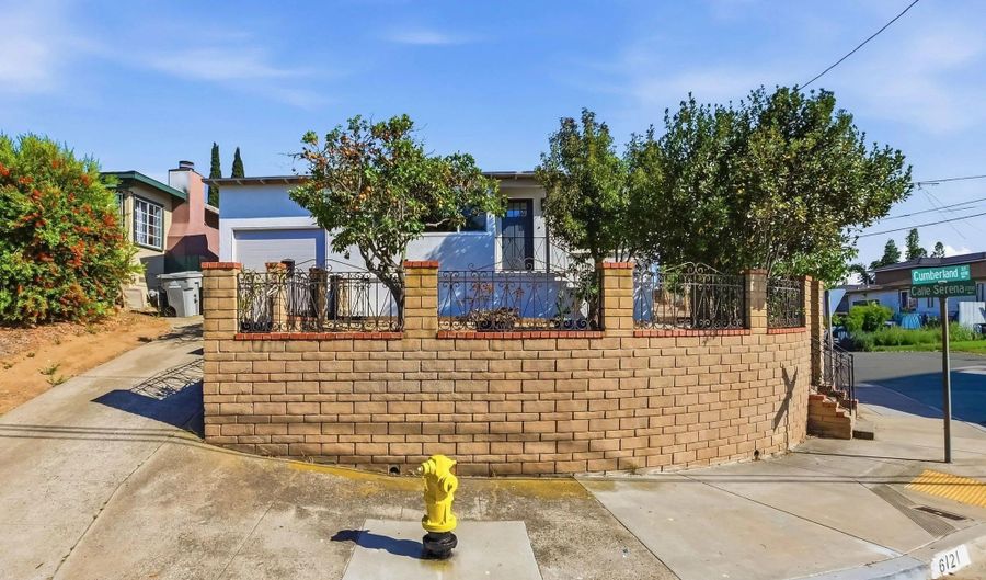 6121 Cumberland St, San Diego, CA 92139 - 6 Beds, 3 Bath