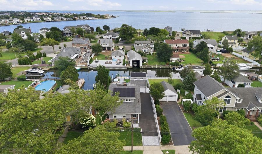 12 S Bay Ave, Amityville, NY 11701 - 3 Beds, 2 Bath
