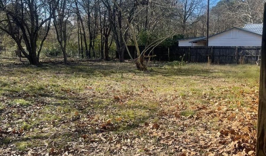 338 E PETERS, De Kalb, TX 75559 - 3 Beds, 2 Bath
