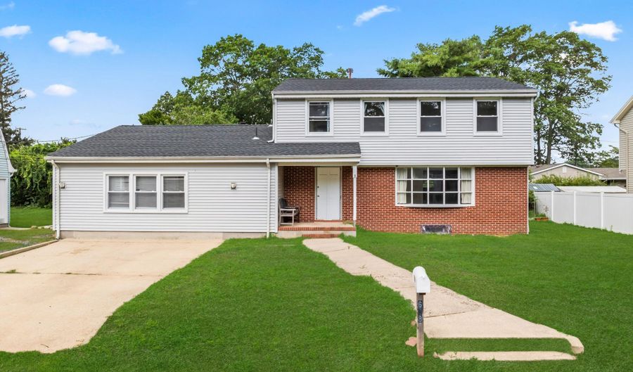 608 Berkeley Ave, Beachwood, NJ 08722 - 4 Beds, 4 Bath