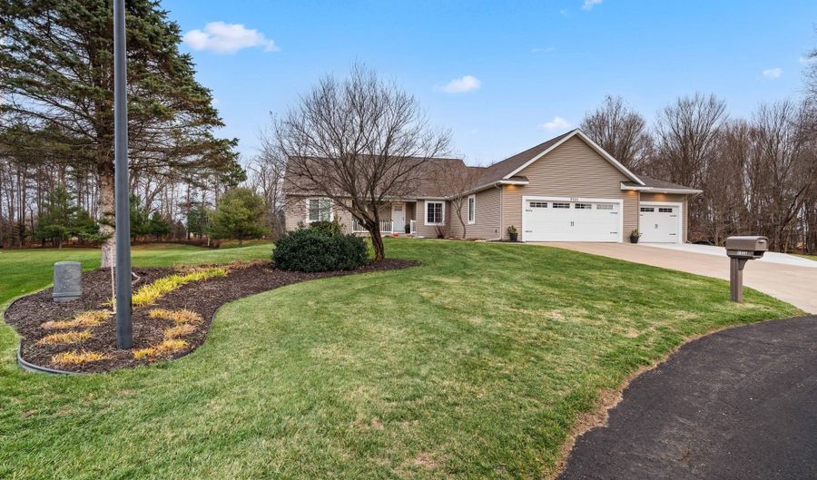 9333 Butterfly Ct, Allendale, MI 49401 - 5 Beds, 4 Bath