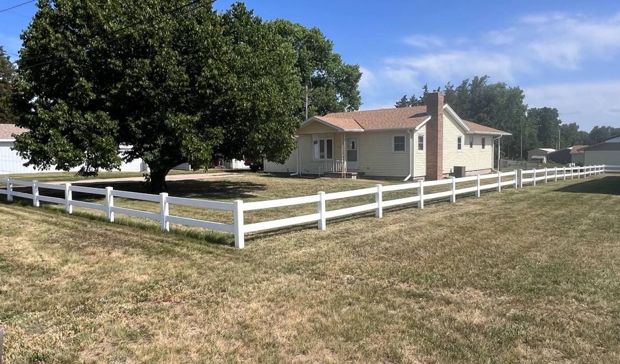 1103 7th St, Alma, NE 68920 - 3 Beds, 2 Bath