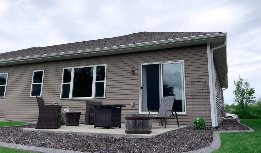 5577 PENNSYLVANIA Ave, Appleton, WI 54914 - 3 Beds, 2 Bath