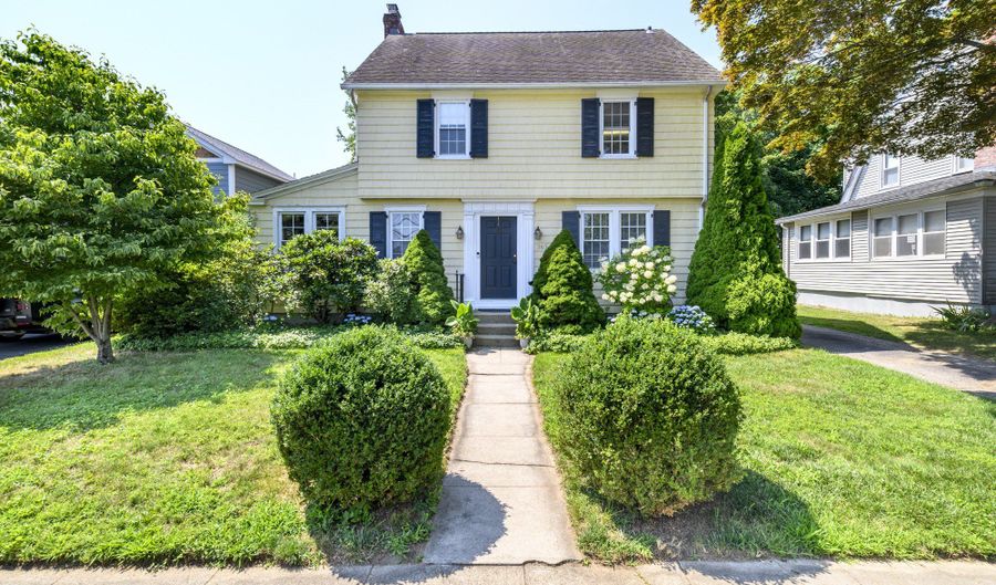 363 Lake Ave, Bridgeport, CT 06605 - 3 Beds, 2 Bath