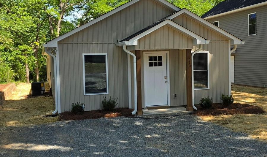 810 Long St, Albemarle, NC 28001 - 3 Beds, 2 Bath