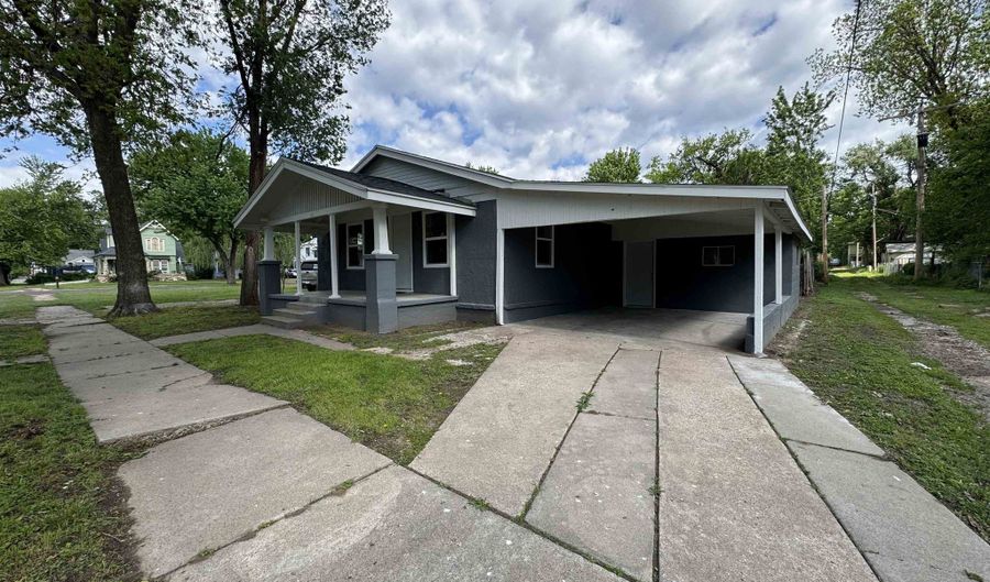 210 E Quincy, Arkansas City, KS 67005 - 2 Beds, 1 Bath