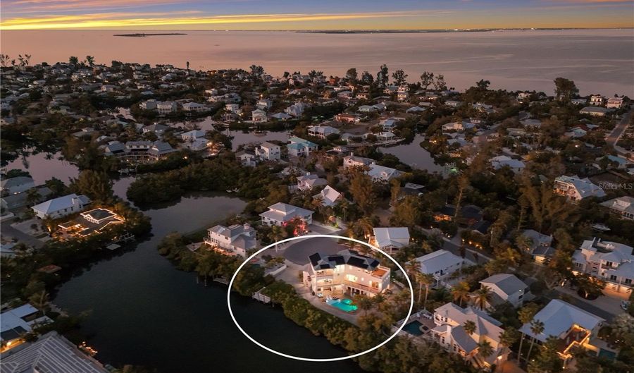 313 HAMMOCK Cir, Anna Maria, FL 34216 - 4 Beds, 4 Bath