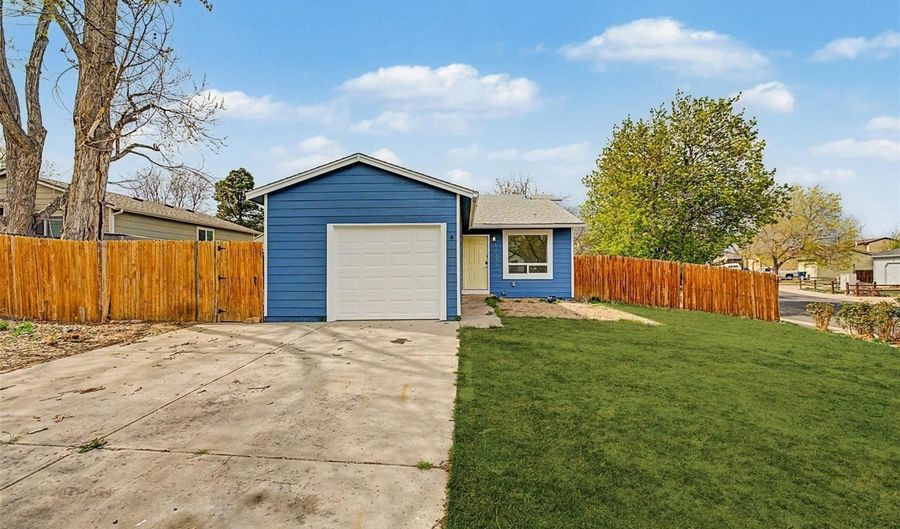 17391 E Layton Dr, Aurora, CO 80015 - 3 Beds, 2 Bath