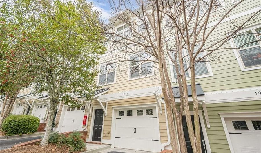 1949 Sterling Oaks Cir NE 13, Atlanta, GA 30319 - 3 Beds, 4 Bath