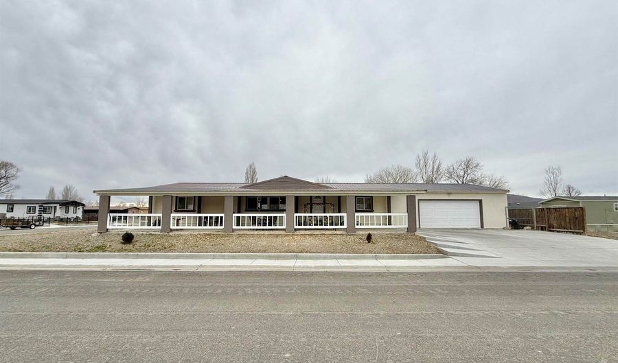 103 McCoy Ln, Battle Mountain, NV 89820 - 3 Beds, 2 Bath