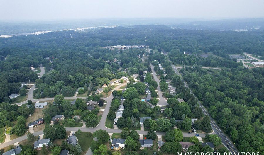 745 Adaway Ave SE, Ada, MI 49301 - 4 Beds, 2 Bath