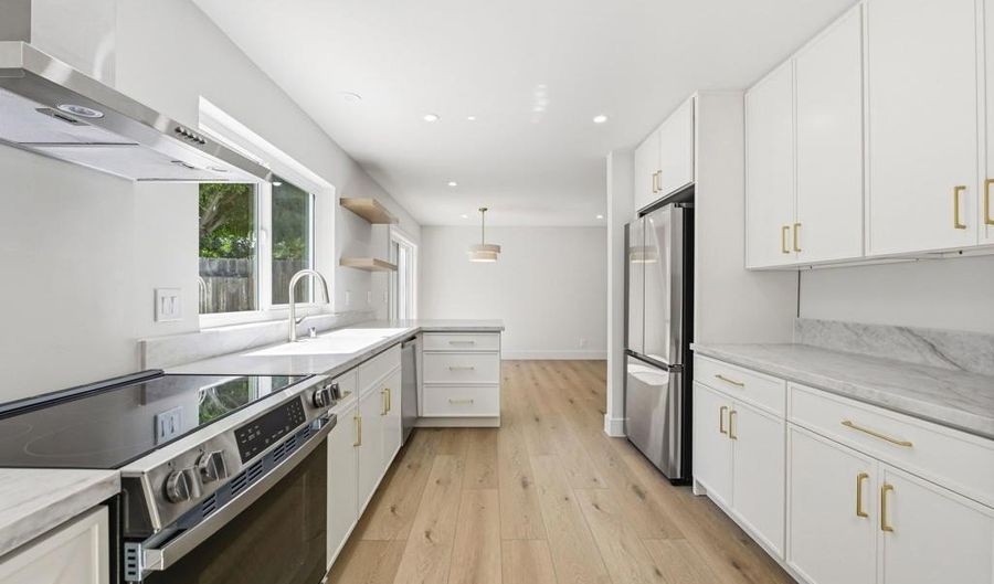 6741 Cantil St, Carlsbad, CA 92009 - 4 Beds, 3 Bath