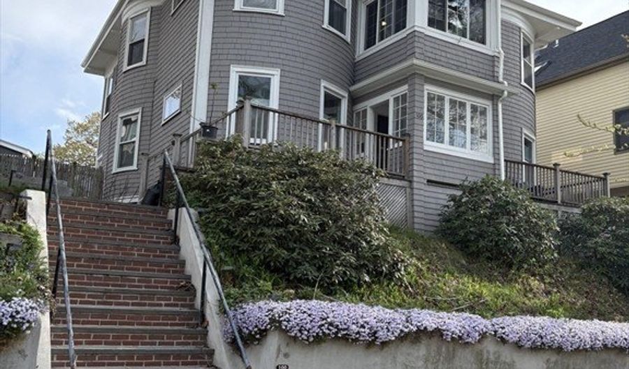 100 Belgrade Ave 2, Boston, MA 02131 - 3 Beds, 1 Bath