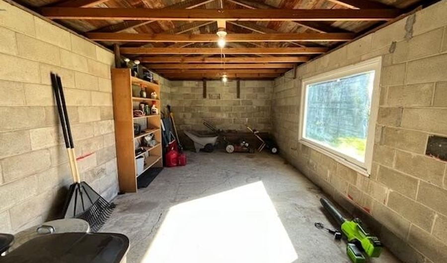 1516 N Dakota St, Aberdeen, SD 57401 - 3 Beds, 2 Bath