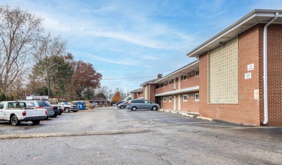 1119 E ALGONQUIN Rd 11, Arlington Heights, IL 60005 - 2 Beds, 1 Bath