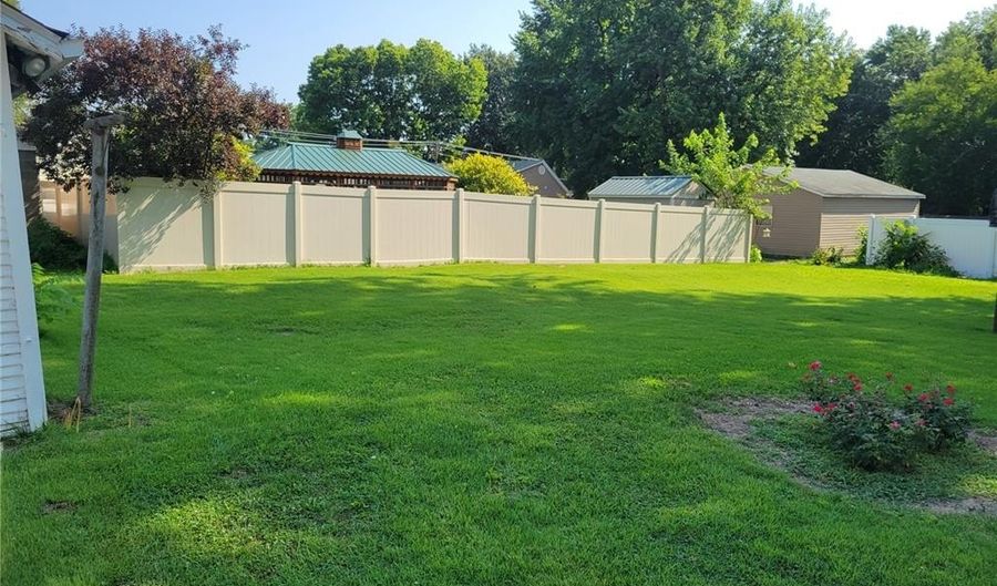 3430 California Ave, Alton, IL 62002 - 2 Beds, 2 Bath