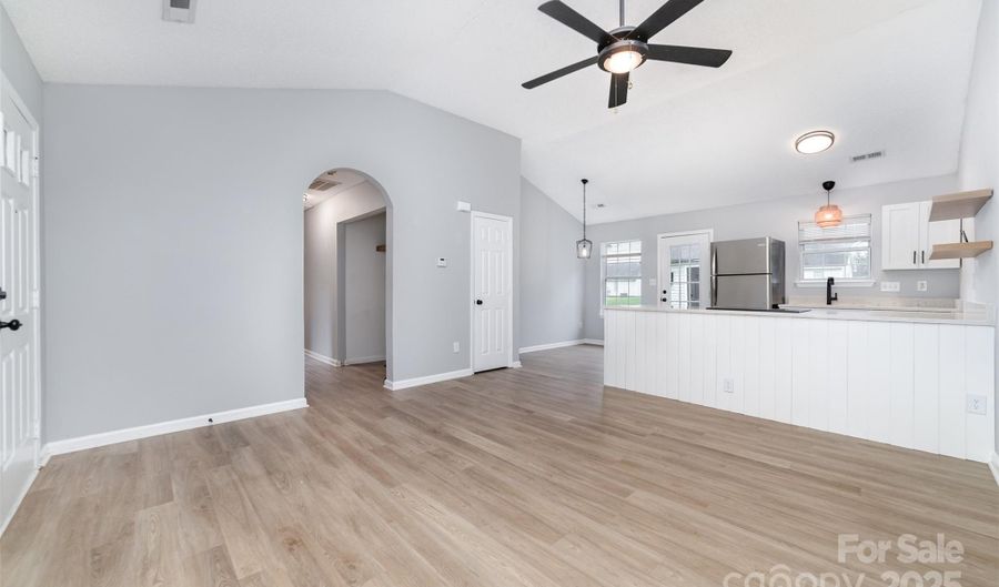 6923 Reese Furr Dr, Charlotte, NC 28216 - 3 Beds, 2 Bath