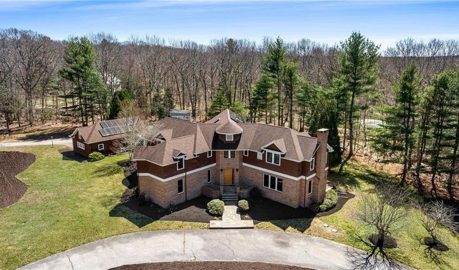 35 River Run, East Greenwich, RI 02818 - 4 Beds, 5 Bath