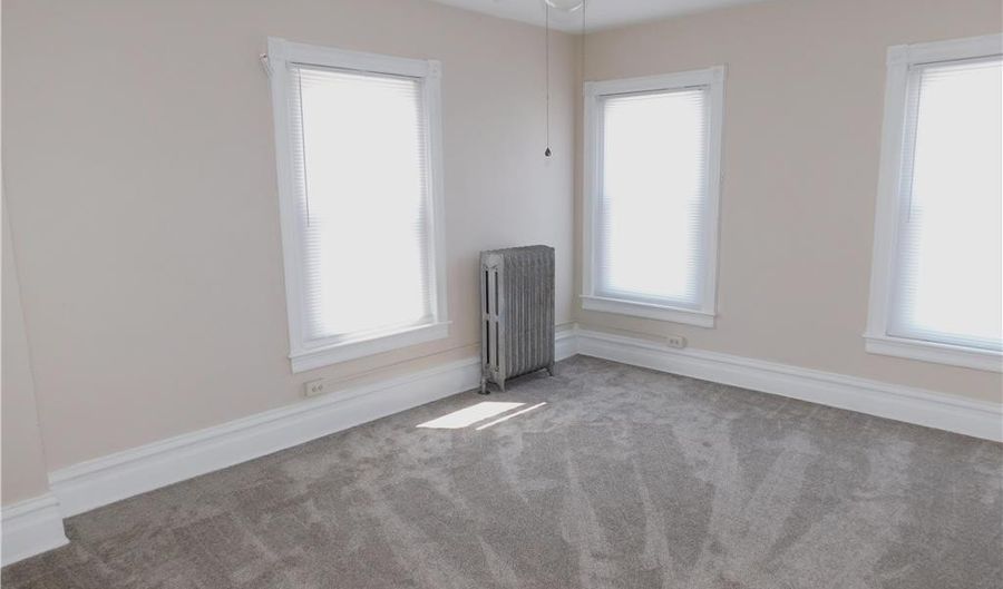 2411 S 5th St 2Nd Floor, Allentown, PA 18103 - 2 Beds, 1 Bath