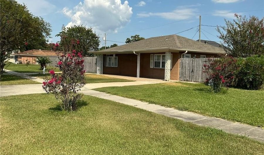 1433 PERRIN Dr, Arabi, LA 70032 - 4 Beds, 3 Bath