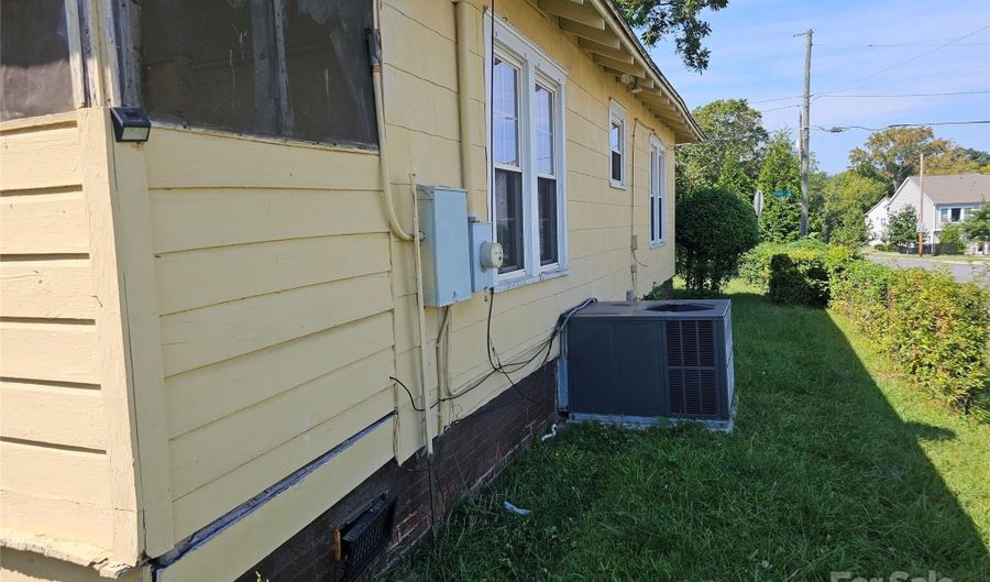 2430 Lydia Ave, Charlotte, NC 28205 - 2 Beds, 1 Bath
