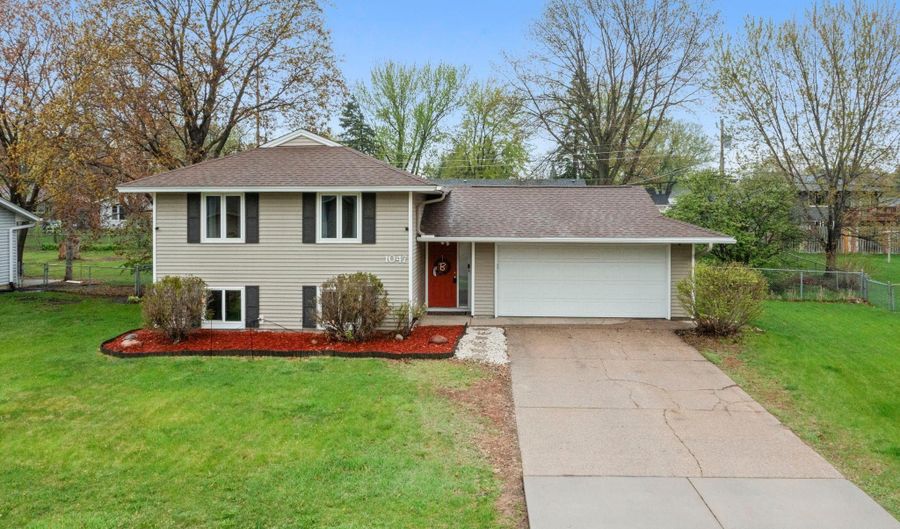 1047 Lowell Dr, Apple Valley, MN 55124 - 4 Beds, 2 Bath