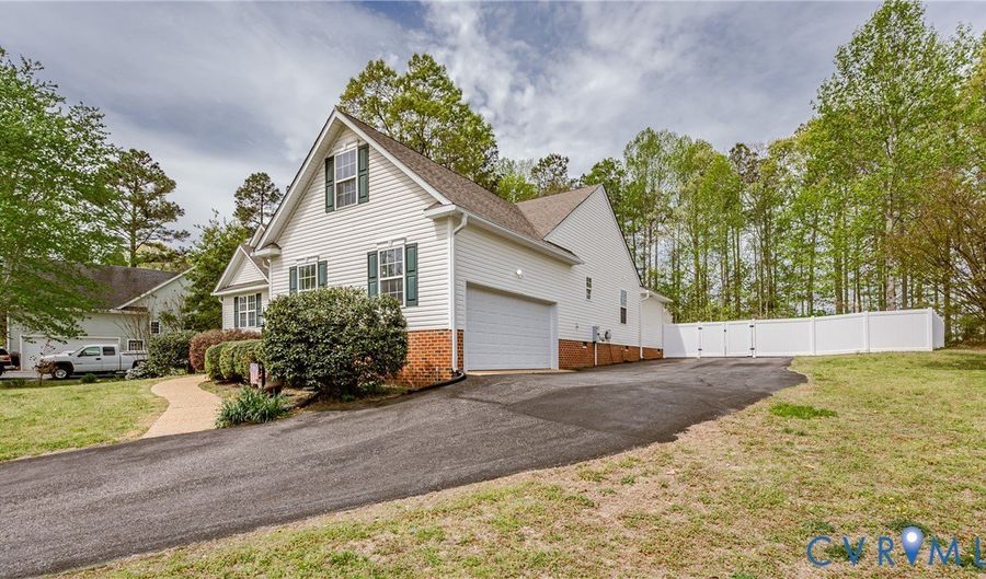 2205 Silver St, Aylett, VA 23009 - 4 Beds, 2 Bath