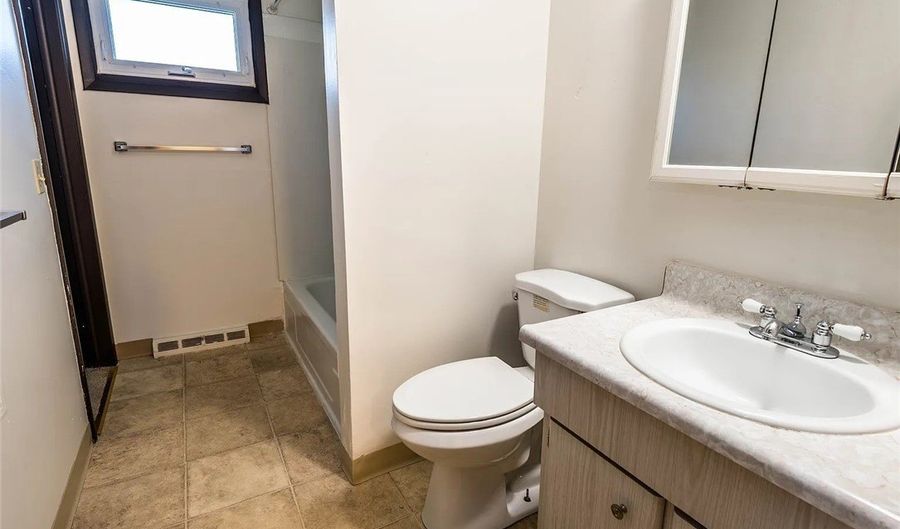 111 Sunshine Dr, Amherst, NY 14222 - 3 Beds, 1 Bath