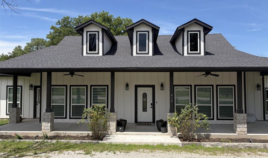 410 S Wickham St, Alvord, TX 76225 - 3 Beds, 2 Bath